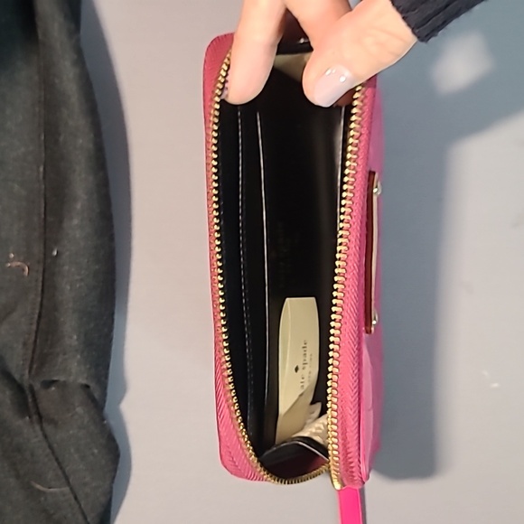 Kate Spade ♠️ pink patent leather Wristlet - Picture 6 of 6
